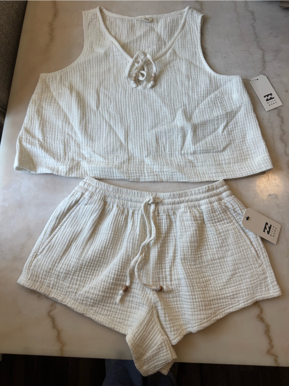 Billabong White Sleeveless Cropped Tank